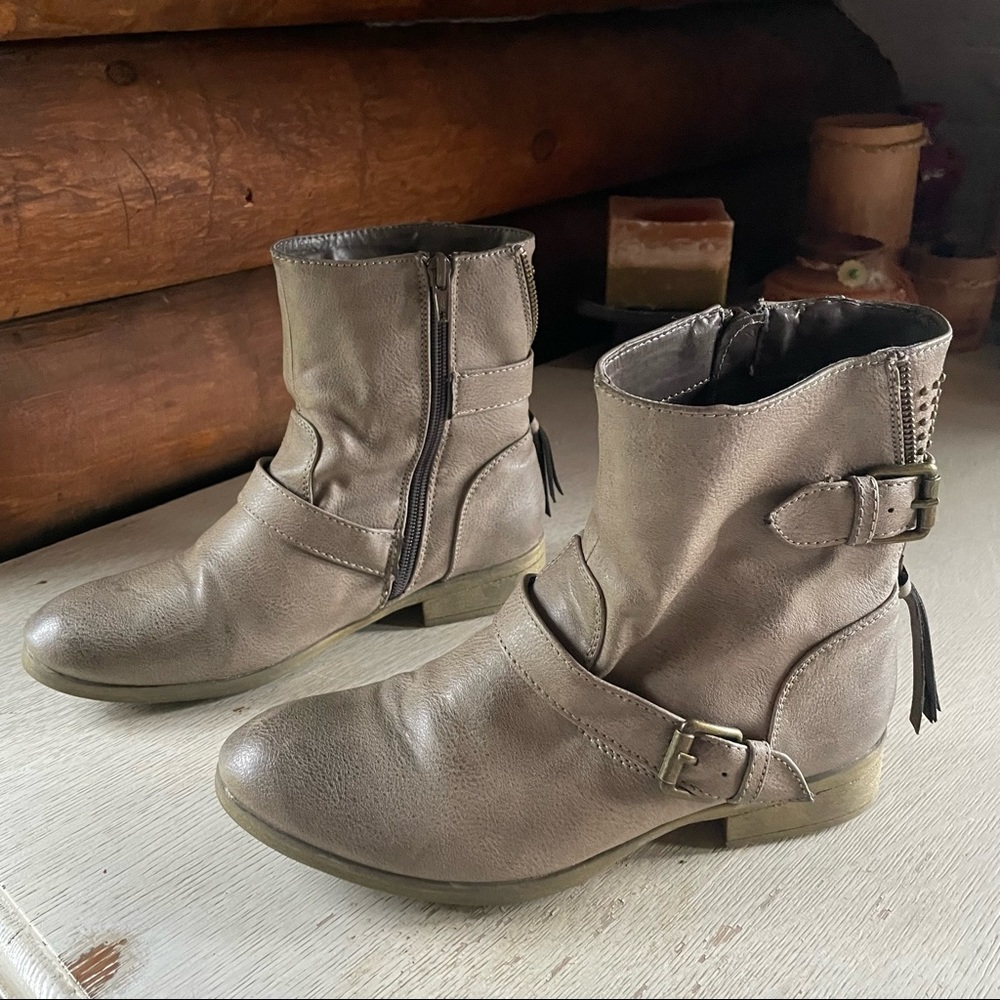 Lee Cooper Gray Boots - Size 38 (US7.5)